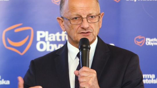 Nowe żłobki i Karta Seniora. Żuk krytykuje słowa kontrkandydatki