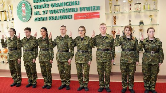 Nowi funkcjonariusze Nadbużańskiego Oddziału Straży Granicznej w Chełmie złożyli ślubowanie [zdjęcia]
