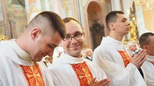 Nowi kapłani w archidiecezji. 12 diakonów przyjęło święcenia prezbiteratu