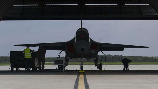 Nowoczesne "Bieliki" już latają nad Dęblinem. "To nowa era szkolenia polskich pilotów"