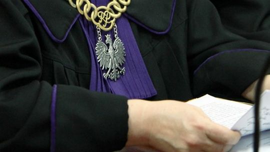 Noworodek utonął w wiadrze z fekaliami. Wyrok dla matki: 10 lat więzienia