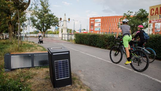 Nowość w Lublinie. Stanęły ławki solarne. Gdzie i po co?
