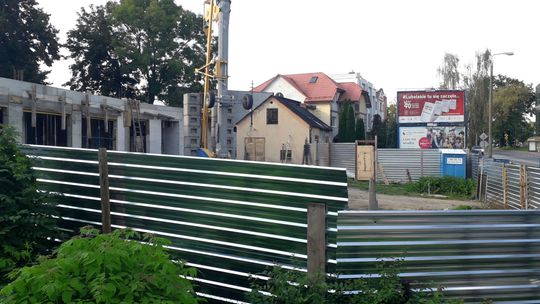 Nowy biurowiec rośnie przy ul. Zielonej w Puławach