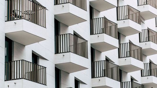 Nowy blok odcięty od wody. W tle konflikt między prezesami