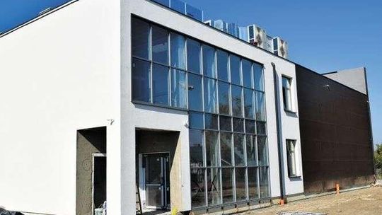 Nowy budynek szkoły w Gołębiu prawie gotowy [zdjęcia]