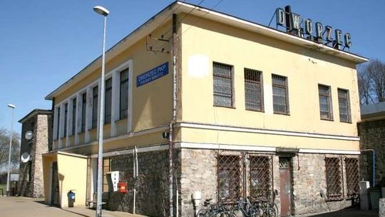 Nowy dworzec kolejowy w Puławach: Zgoda na windę. Wiaty nie będzie 