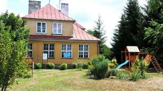 Nowy gospodarz w starej szkole. Budynek już nie będzie niszczał