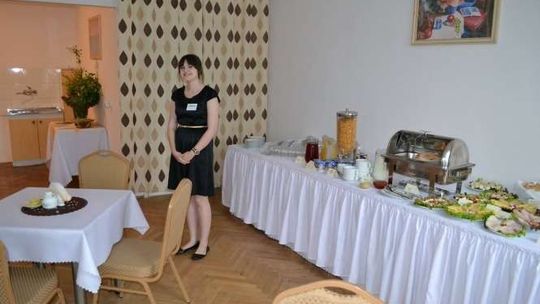 Nowy hotel w Kazimierzu Dolnym. Gości obsługują uczniowie