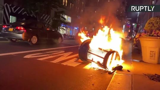 Nowy Jork: Podpalenia, kradzieże, zamieszki po śmierci George'a Floyda