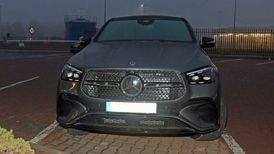 Nowy, luksusowy… i kradziony. Mercedes za 450 tysięcy nie pojedzie na Wschód