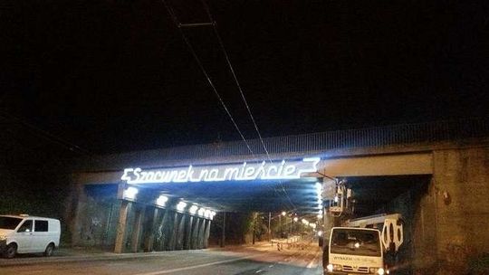 Nowy neon "Szacunek na mieście" zaświecił w Lublinie