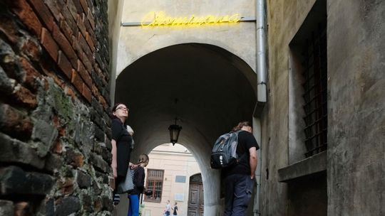 Nowy neon w Lublinie. Momentalnie wywołał kontrowersje. Kogo uraził?