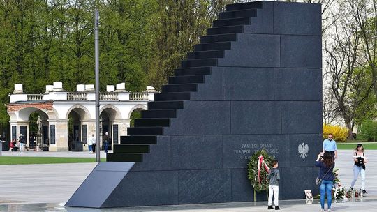 Nowy pomysł na pomnik ofiar katastrofy smoleńskiej w Lublinie. Miałby stanąć na pl. Litewskim
