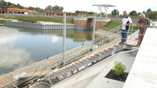 Nowy port w Puławach: Jest gdzie cumować. Tylko wody brak (zdjęcia)