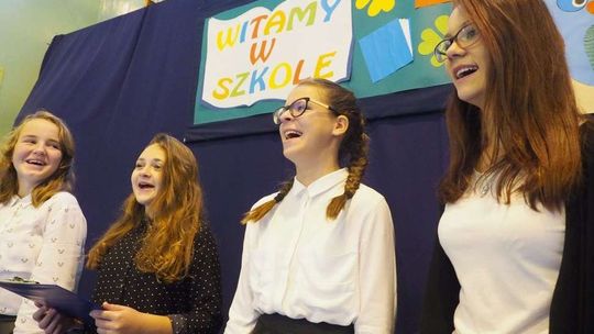 Nowy rok szkolny. 4,5 mln uczniów pójdzie dziś do szkół