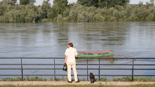 Nowy skwer w Puławach. Przez lunetę na Wisłę