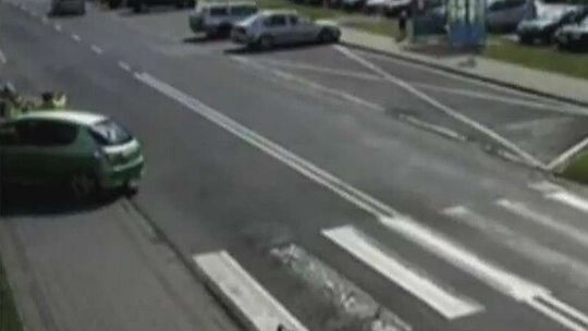 Nowy Tomyśl. Samochód wjechał w grupę przedszkolaków (wideo)