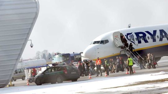 Nóż i \"bomba\" na lotnisku Lublin. Szef ochrony odchodzi