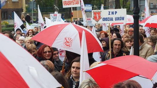 NSZZ "Solidarność" nie protestuje, ale walczy o miejsca pracy w oświacie