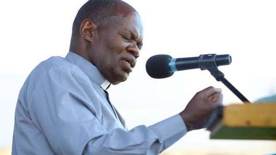 O. Bashobora w Zamościu. Tysiące wiernych na spotkaniu z duchownym. WIDEO