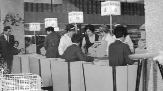 O bezkolizyjnych biustonoszach i polirobocie do rozmowy