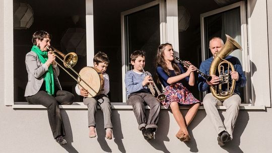 O chodzeniu z Konopielką na Facebooku Warsztatów Kultury