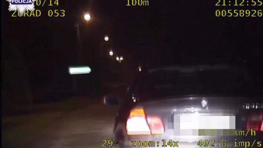 O krok od tragedii. Pirat drogowy z BMW jechał na czołowe zderzenie z radiowozem