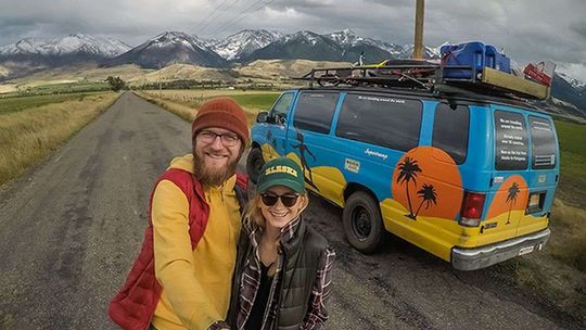 O państwach nieuznawanych i podróżach busek. 41. Kontynenty w CSK