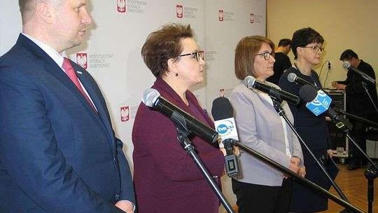 O pensjach i wadze tornistrów. Co minister edukacji obiecała w Chełmie?