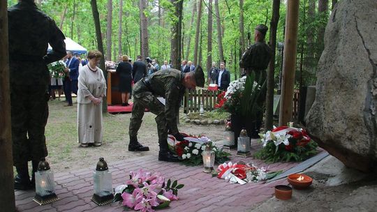 O tym miejscu mieszkańcy mówią "Mały Katyń". Uroczystości w Kąkolewnicy