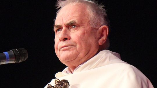 O. Wiśniewski krytykuje Kościół za \"politykowanie\"