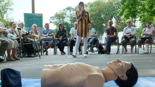 O zdrowiu na pl. Litewskim. Spotkanie seniorów [zdjęcia]