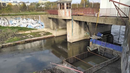 Obawy mieszkańców wracają nad Bystrzycę. Wznowiono prace przy elektrowni wodnej