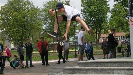 Obchody 3 Maja w Puławach. Deskorolki, tańce i tort (zdjęcia)