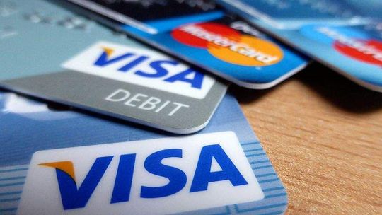 Obiad za tys. zł, hotel w Ankarze, bilety lotnicze. Na co idą pieniądze z kart płatniczych Ratusza?