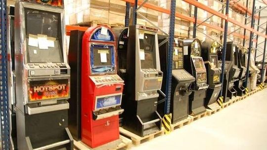 Obława na nielegalne automaty do gier. Celnicy weszli do kilkunastu lokali