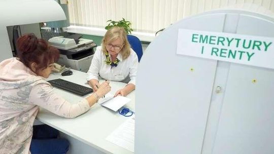 Obniżenie wieku emerytalnego. Kolejki do doradców ZUS