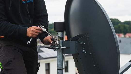 Obraz mu "śnieżył", więc wszedł na dach. Alkohol dodał mu odwagi