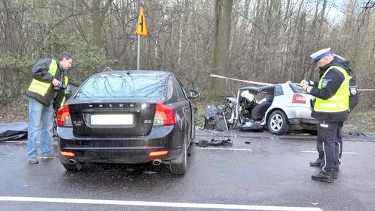 Obroki. Mieli się pobrać, zginęli w wypadku. W samochodzie były zaproszenia na ślub