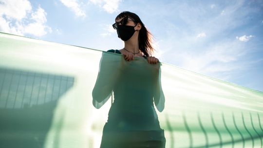 Obrońcy drzew opasali Ratusz zieloną wstęgą. W piątek planują happening na Lipowej