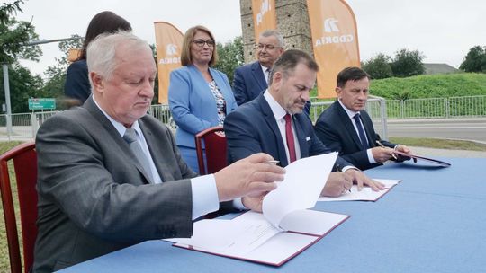 Obwodnica Chełma coraz bliżej. Minister i wicemarszałek na podpisaniu umowy