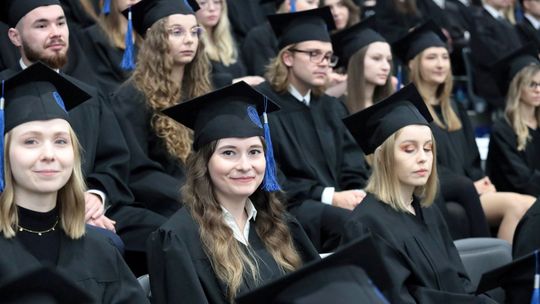 Oby chcieli zostać i nas leczyć. 361 absolwentów Uniwersytetu Medycznego odebrało dyplomy