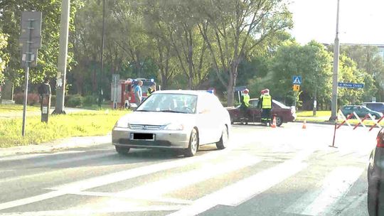 Obywatelska: Zderzenie dwóch samochodów. Dwie osoby w szpitalu