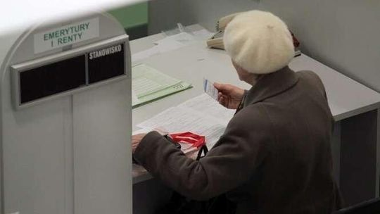 Od 1 marca najniższe emerytury i renty wzrosną do 1000 zł. Co jeszcze się zmieni?