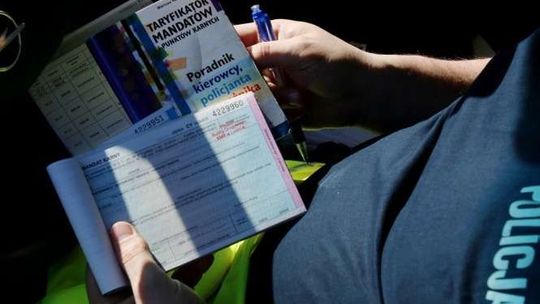 Od 1 stycznia mandaty w górę. 300 zł za jazdę bez pasów
