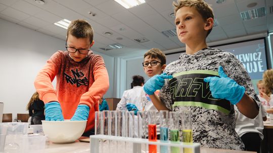Od chromatografu gazowego do kolorowej tęczy. Warsztaty Łukasiewicz INSpiruje w Puławach