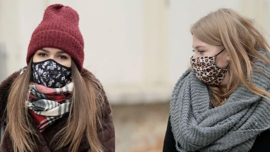 Od dzisiaj łagodniejsze obostrzenia epidemiczne. Co się zmienia?