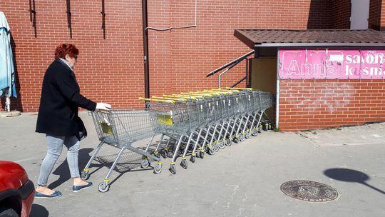 Od kiedy w sklepach wracają godziny dla seniorów?