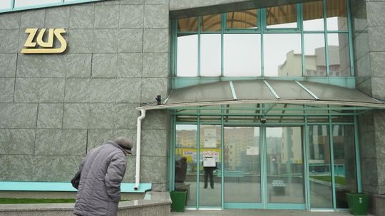 Od lutego nowe zasady 800 plus dla Ukraińców – konieczny nowy wniosek Od 1 lutego 2026 r. obywatele Ukrainy ze statusem UKR będą musieli ponownie złożyć wniosek o świadczenie 800 plus i spełnić warunek aktywności zawodowej, by zachować prawo do wypłaty – poinformował ZUS