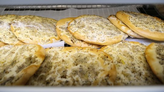 Od przysmaku króla do bohatera memów. Bogata historia lubelskiego cebularza